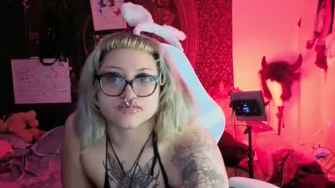 Snapshot of deluxxxeblu chatting on 02.08.26 TankinBody online show from 02.08.26