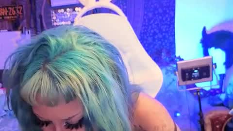 Snapshot of deluxxxeblu chatting on 02.23.26 TankinBody online show from 02.23.26
