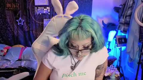 Snapshot of deluxxxeblu chatting on 03.16.26 TankinBody online show from 03.16.26