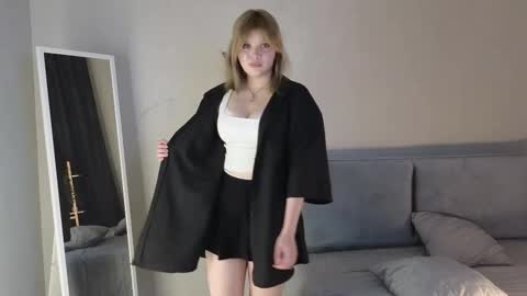 Snapshot of demetricetroike chatting on 12.16.25 Maya online show from 12.16.25