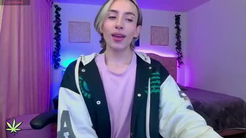 Snapshot of demianbunny chatting on 11.22.25 nik online show from 11.22.25