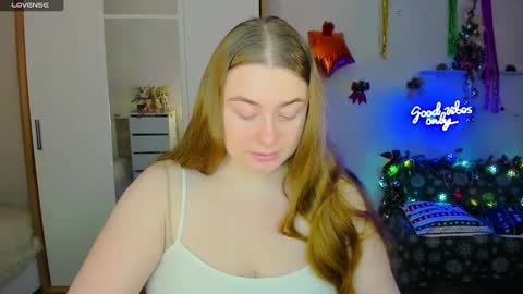 Snapshot of demure_soul chatting on 12.16.24 Sophie online show from 12.16.24