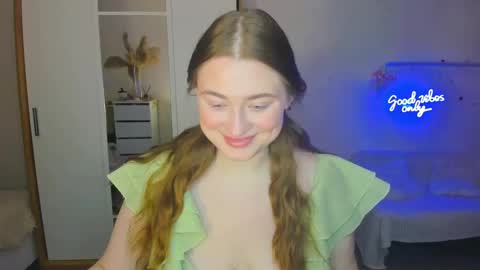 Snapshot of demure_soul chatting on 02.08.25 Sophie online show from 02.08.25