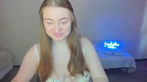 Snapshot of demure_soul chatting on 02.22.25 Sophie online show from 02.22.25