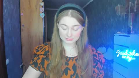 Snapshot of demure_soul chatting on 02.26.25 Sophie online show from 02.26.25