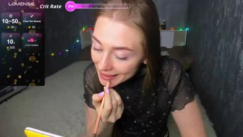 Snapshot of demure_soul chatting on 10.18.25 Sophie online show from 10.18.25
