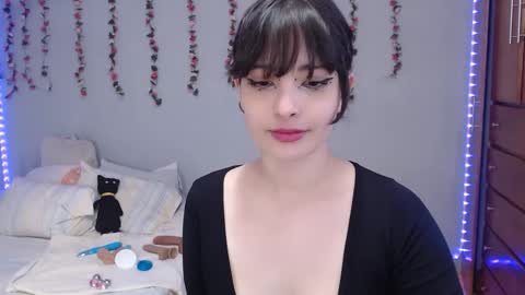 Snapshot of deni_bloom chatting on 01.04.25 Denisse    schedule Monday to Friday 1300-1900 mexican time Saturday-maybe it could be a surprise IDEPENDENT MODEL online show from 01.04.25