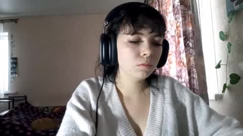 Snapshot of dennapriefert chatting on 11.19.25 Aki online show from 11.19.25