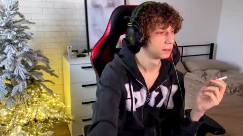 Snapshot of denobluora chatting on 12.12.24 Jasper   online show from 12.12.24