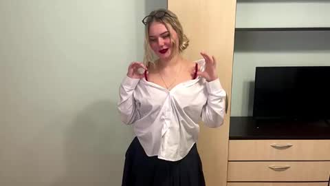 Snapshot of deonnahobb chatting on 02.18.26 Luna online show from 02.18.26