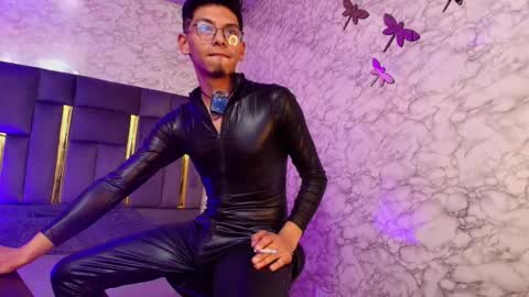 Snapshot of dereck_monroe chatting on 12.21.25 Dereck online show from 12.21.25