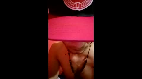 Snapshot of dereckortizarnold chatting on 12.18.25 dereckortizarnold online show from 12.18.25