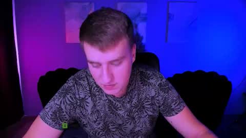 Snapshot of derek_hawk_ chatting on 12.04.25 derek_hawk_ online show from 12.04.25