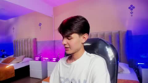 derek_sinn online show from 04.11.26