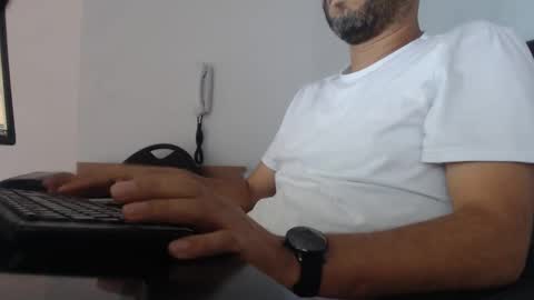 Snapshot of derrik_ chatting on 12.04.24     online show from 12.04.24