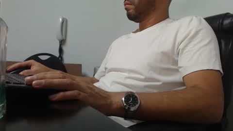 Snapshot of derrik_ chatting on 12.06.24     online show from 12.06.24