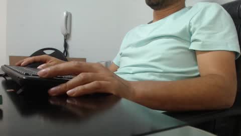 Snapshot of derrik_ chatting on 12.18.24     online show from 12.18.24