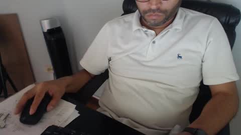 Snapshot of derrik_ chatting on 01.20.25     online show from 01.20.25
