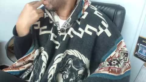 Snapshot of derrik_ chatting on 10.01.25     online show from 10.01.25