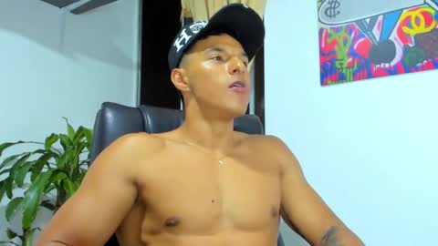 Snapshot of derryadams chatting on 11.16.25 derryadams online show from 11.16.25