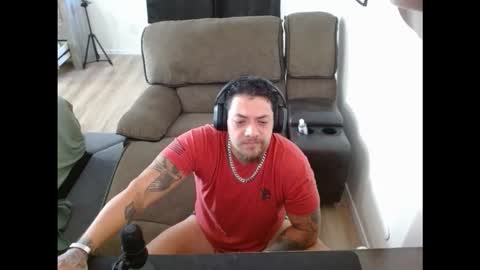 Snapshot of desertadventurer25 chatting on 10.15.25 desertadventurer25 online show from 10.15.25