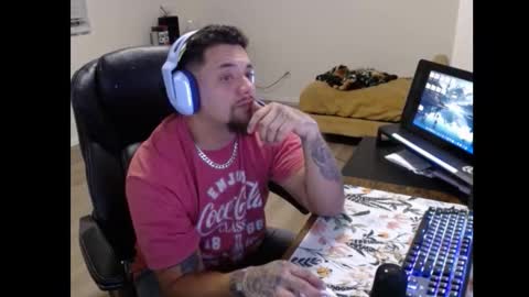 Snapshot of desertadventurer25 chatting on 10.19.25 desertadventurer25 online show from 10.19.25