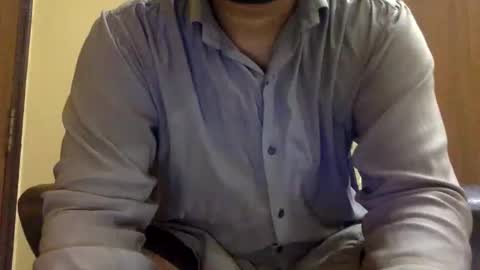 Snapshot of desiguylund chatting on 06.01.26 desiguylund online show from 06.01.26