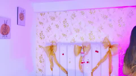 Sara Desire online show from 12.20.25