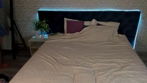 Gill online show from 03.12.26