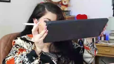 Snapshot of desirehellen chatting on 10.09.25 HellenMoon online show from 10.09.25
