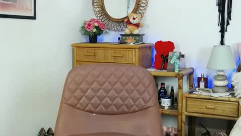Snapshot of desirehellen chatting on 10.14.25 HellenMoon online show from 10.14.25