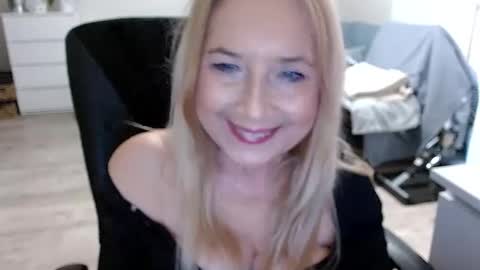 S O F I A online show from 12.10.24