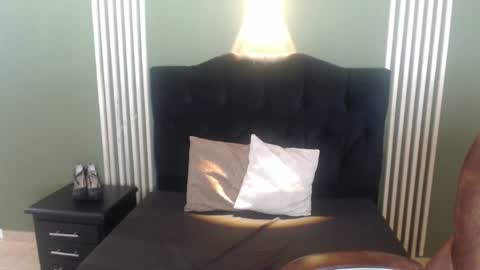 Snapshot of desiring__angel chatting on 12.18.24 Desiring Angel online show from 12.18.24