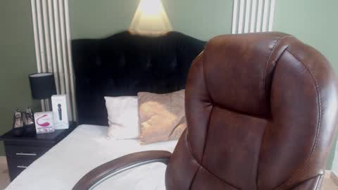 Snapshot of desiring__angel chatting on 12.24.24 Desiring Angel online show from 12.24.24