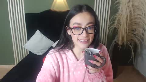 Snapshot of desiring__angel chatting on 01.17.25 Desiring Angel online show from 01.17.25