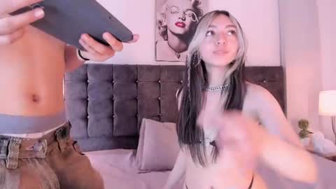 Snapshot of destello_xxx chatting on 06.12.26 Destello online show from 06.12.26