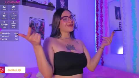 Snapshot of destiny14_ chatting on 09.09.25 Dani online show from 09.09.25