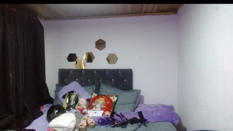 destinyfuckass69 online show from 12.16.25