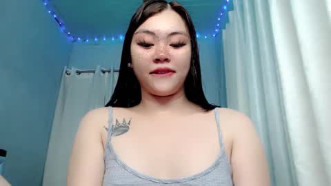 Snapshot of destinyroxie chatting on 12.19.24 ROXIE  online show from 12.19.24