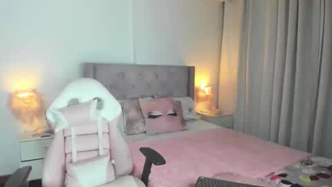 Snapshot of destinysweet21 chatting on 09.20.25 destinysweet21 online show from 09.20.25