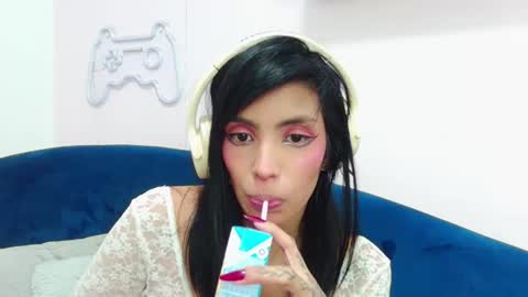 Snapshot of deuxgold chatting on 08.01.26 DEUX online show from 08.01.26