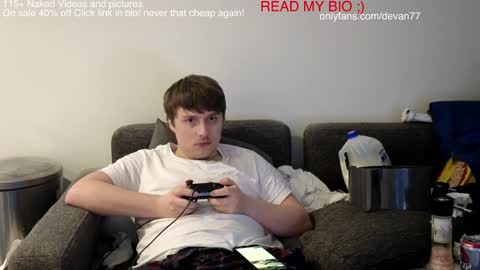 Snapshot of devantheplug chatting on 12.13.24 Devan online show from 12.13.24