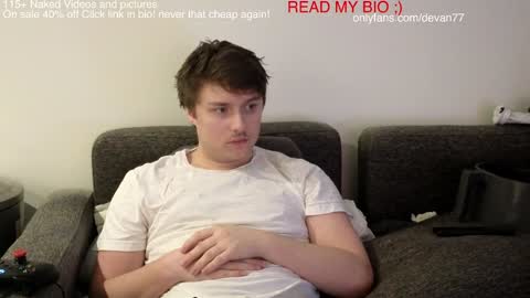 Snapshot of devantheplug chatting on 12.13.24 Devan online show from 12.13.24