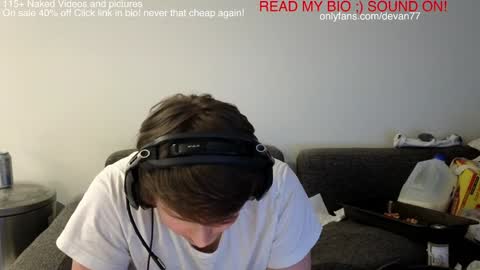 Snapshot of devantheplug chatting on 12.14.24 Devan online show from 12.14.24