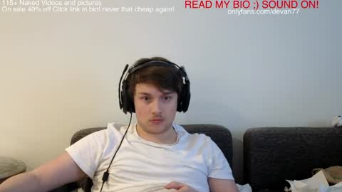 Snapshot of devantheplug chatting on 12.15.24 Devan online show from 12.15.24