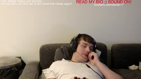 Snapshot of devantheplug chatting on 12.24.24 Devan online show from 12.24.24