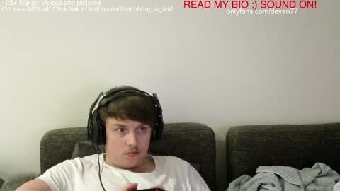 Snapshot of devantheplug chatting on 01.04.25 Devan online show from 01.04.25