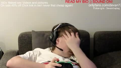 Snapshot of devantheplug chatting on 03.08.25 Devan online show from 03.08.25