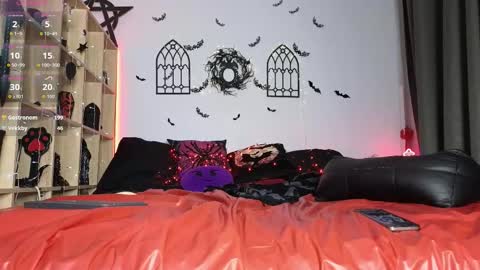 Snapshot of devil_s_bride chatting on 12.04.25 devil_s_bride online show from 12.04.25