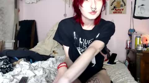 Snapshot of devilg1rl chatting on 05.29.26 poutyangel online show from 05.29.26